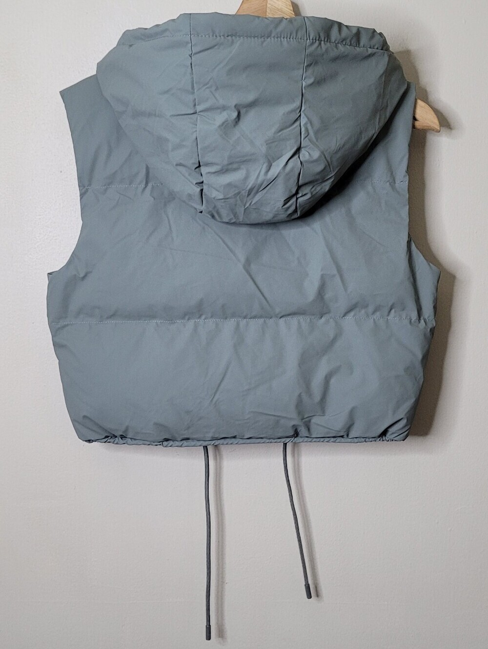 Love Tree Cropped Puffer Vest NWT - Picture 4 of 8